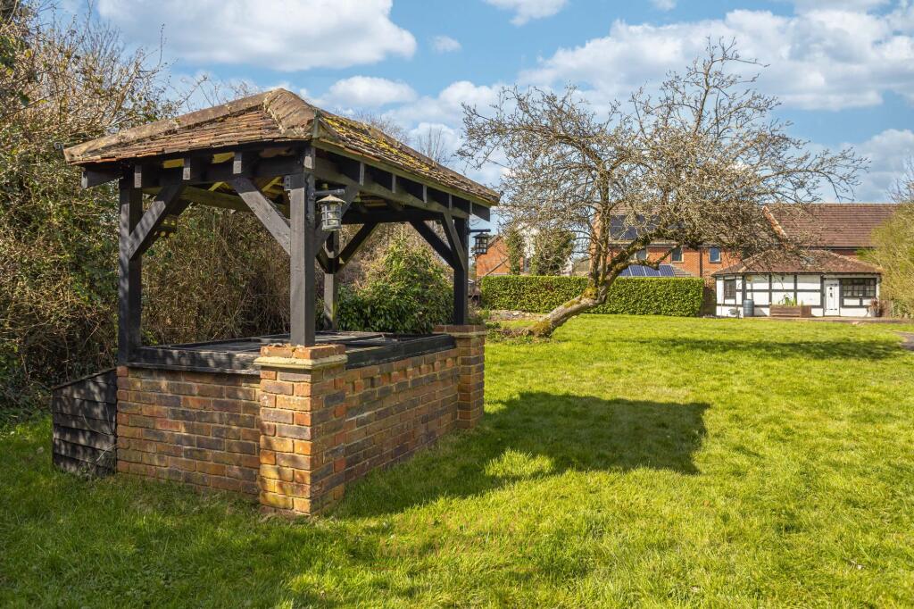 Langley Lane, Ifield, RH11 - View 4