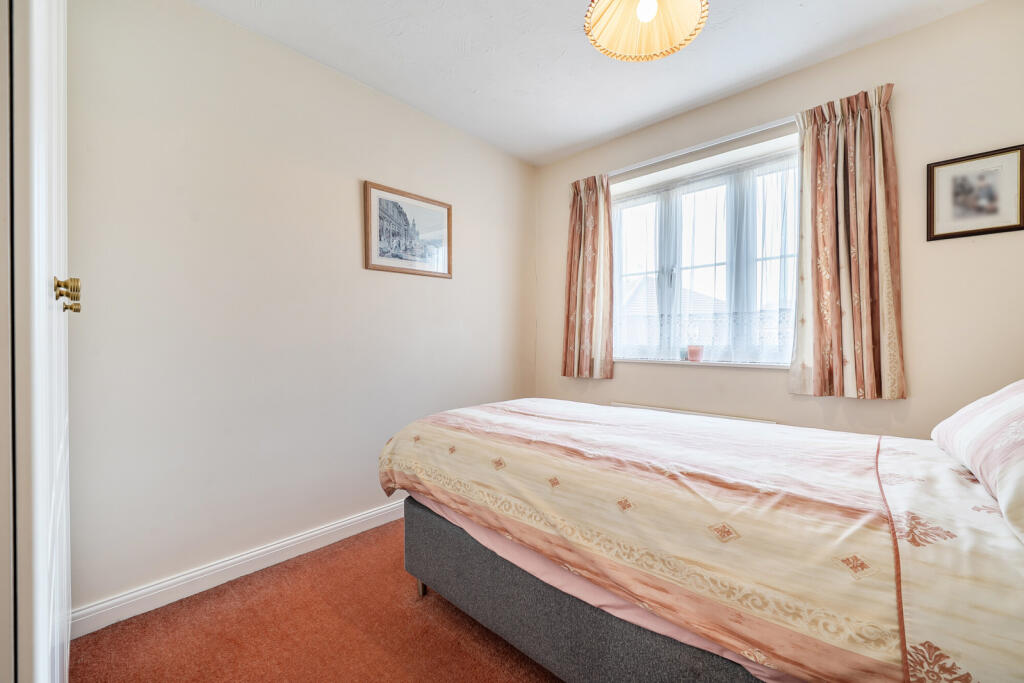 House in Three Rivers, Carpenders Park, Watford Rural - More