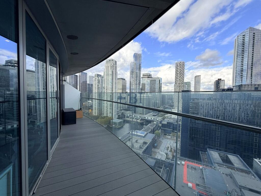 Apartment in London, St John's Estate, Isle of Dogs - View 2