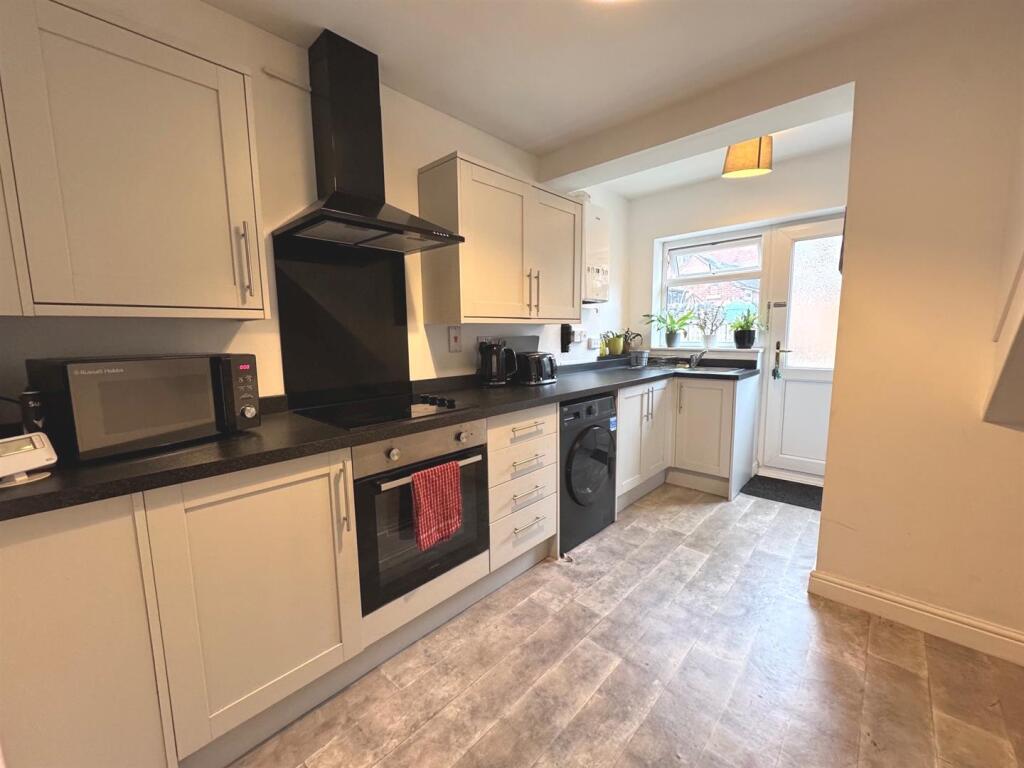 House in Staffordshire Moorlands, Leek - View 4