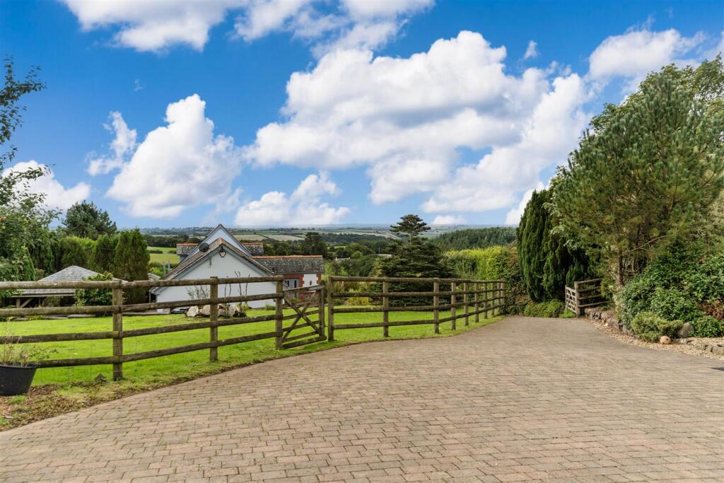 House in Torridge, St Giles In The Wood - View 2