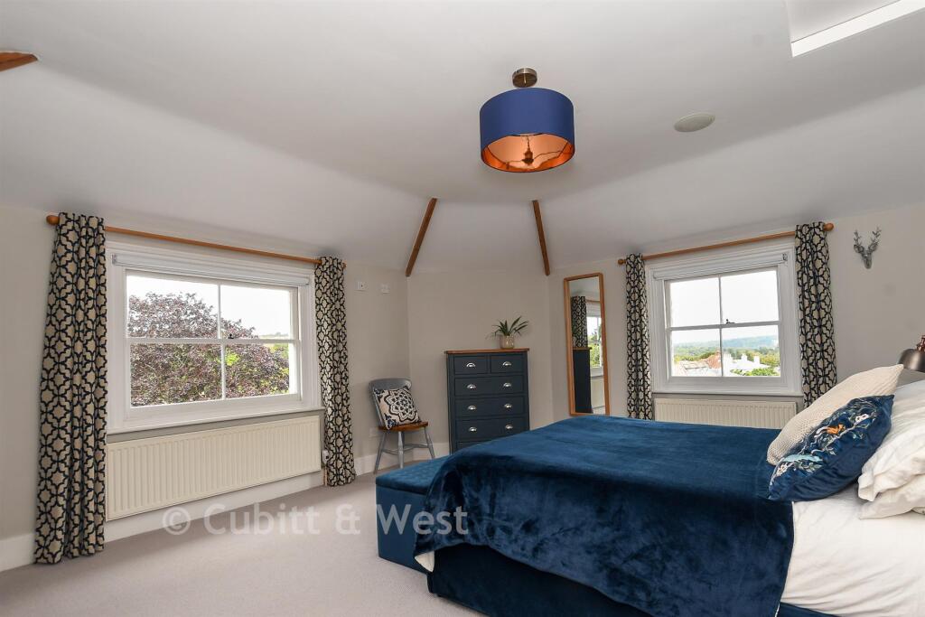 Apartment in Redhill - View 3
