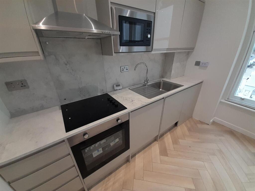 Apartment in London - View 3