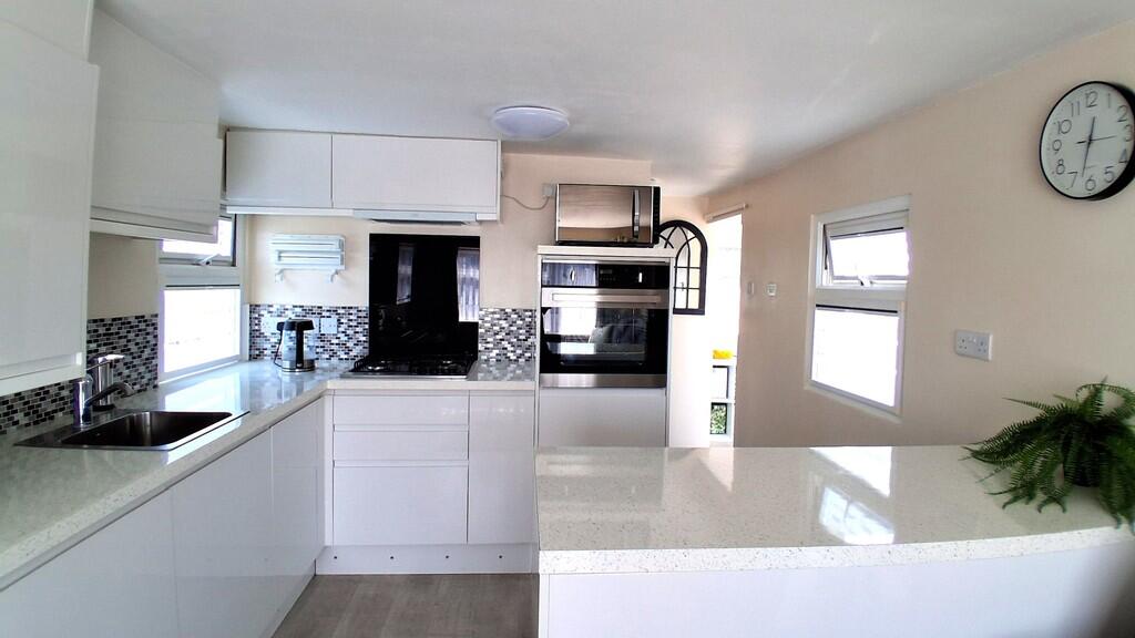 Hutton Park, Weston-super-Mare photo 2