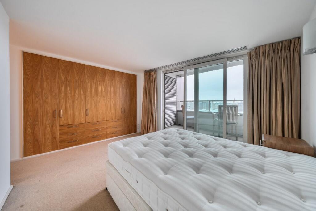 Apartment in London - View 5