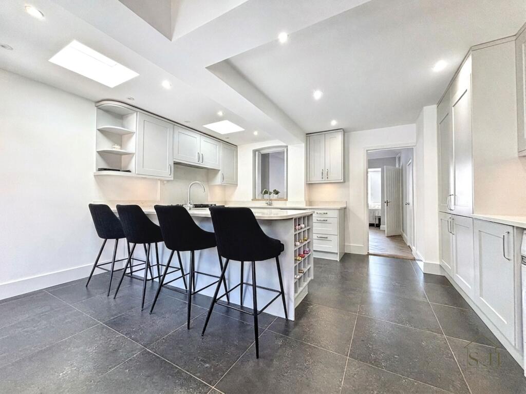 House in Ashford, Kennington - View 2