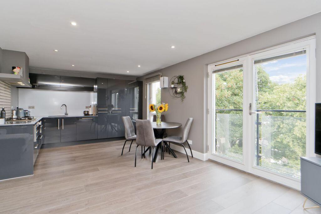 Apartment in Edinburgh - View 3