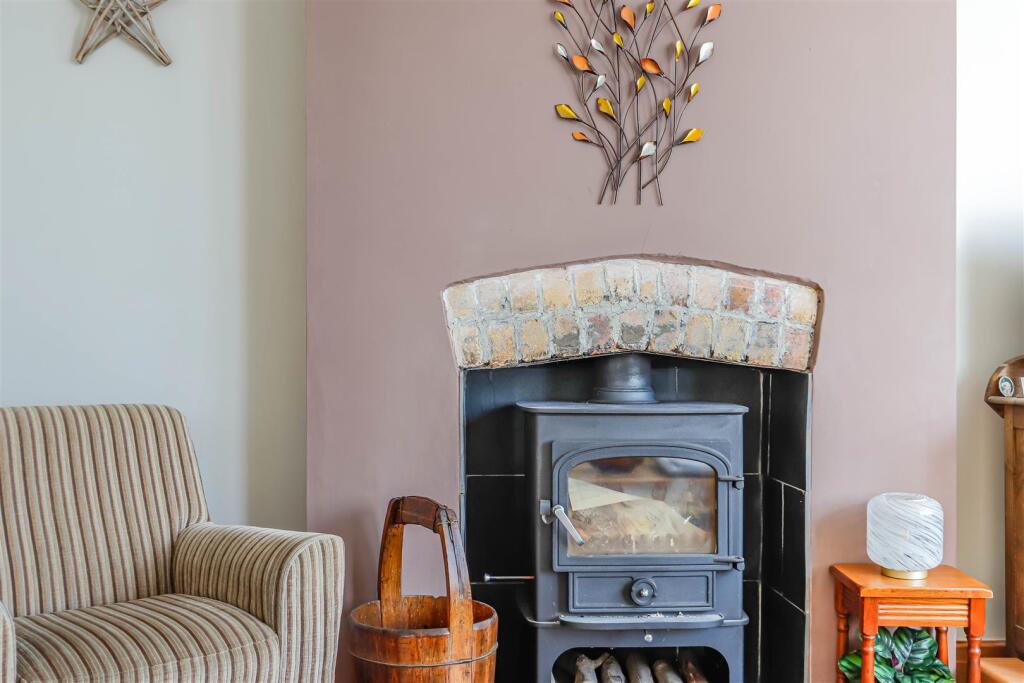 House in Barry, Colcot - More
