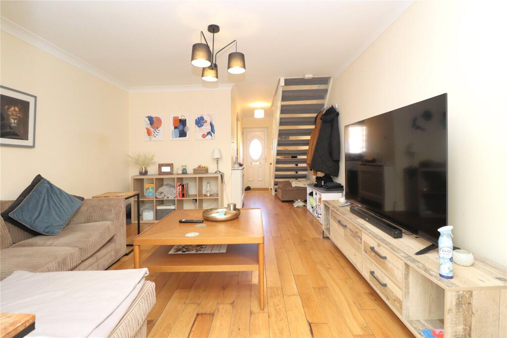 Erica Court, Woking, Surrey, GU22 photo 4