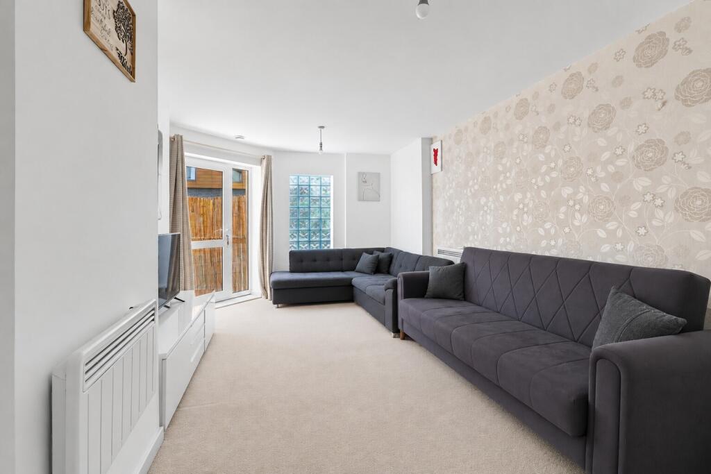 Apartment in Slough - View 4