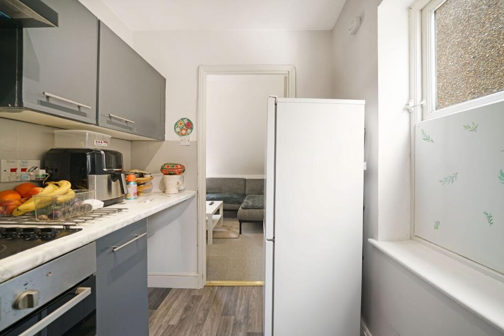 Apartment in Croydon - View 5