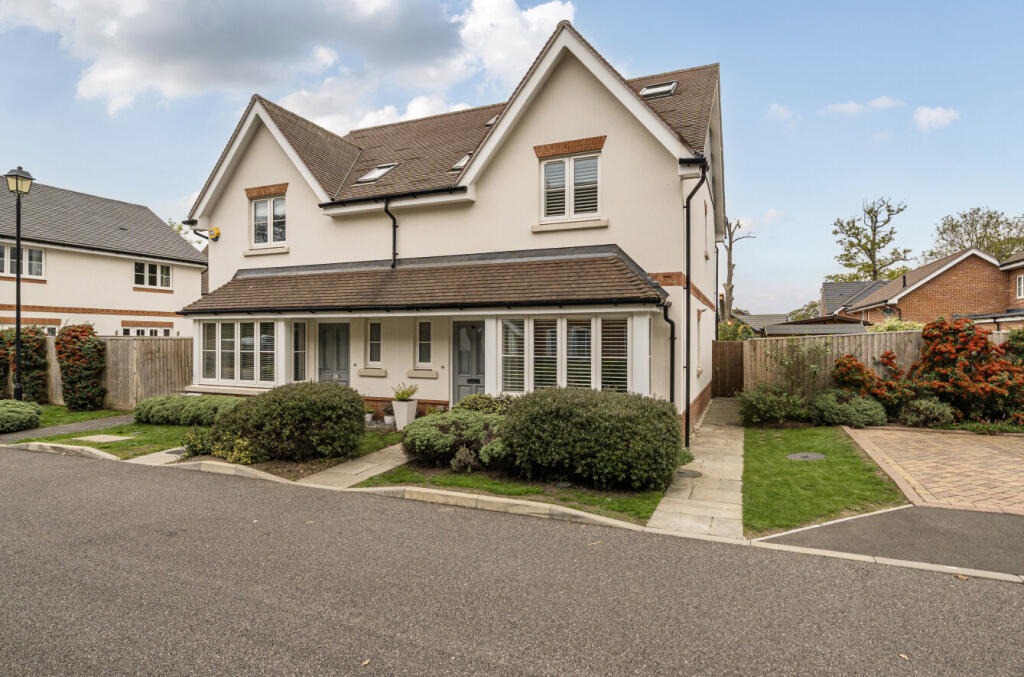 4-bed semi-detached on Bryan Gardens, Binfield, Bracknell, £575,000