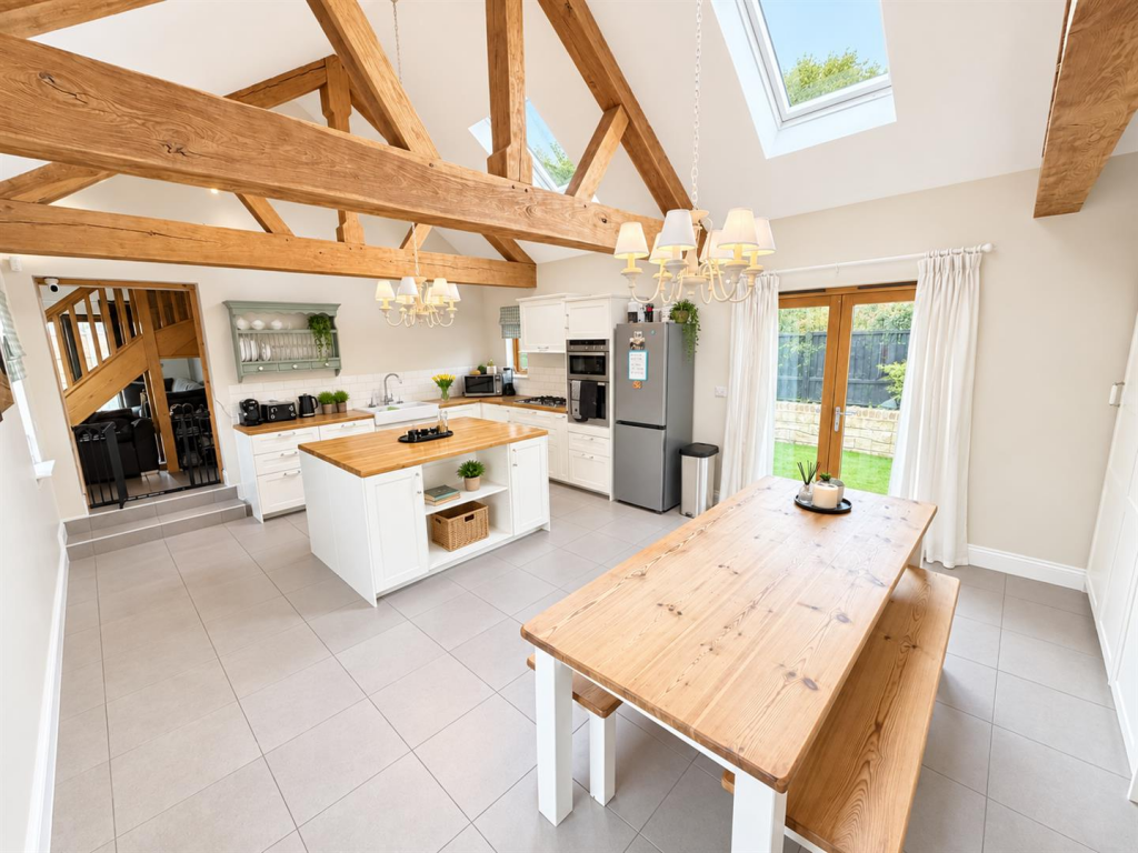 House in Linford, The Bonners - View 4