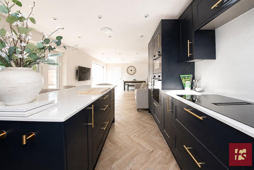 House in Crowthorne, Wokingham - View 3