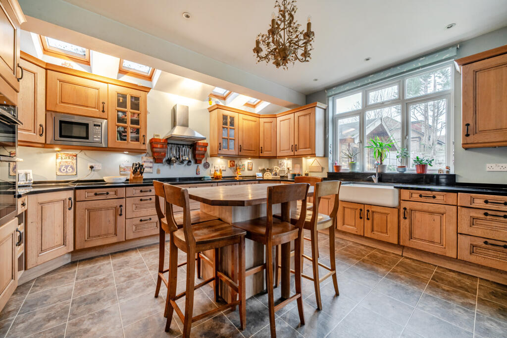 Main image of property: Hill Crescent, Totteridge, N20