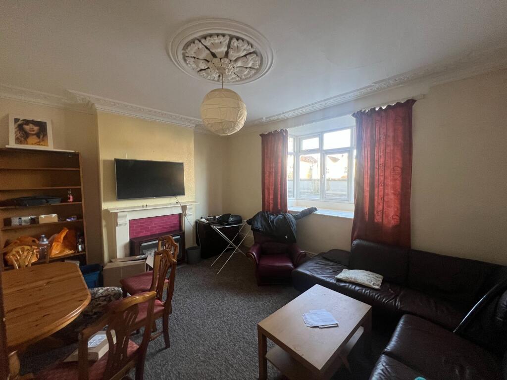 5 bedroom flat for rent
