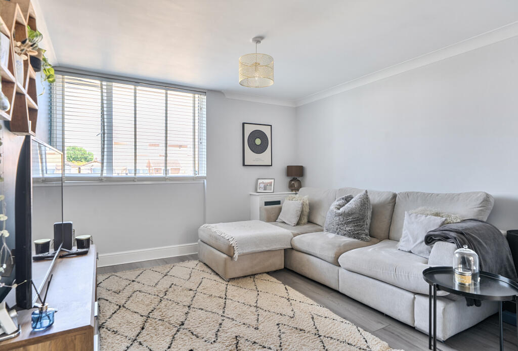 North Road, Winterbourne, Bristol, Gloucestershire, BS36 - View 5
