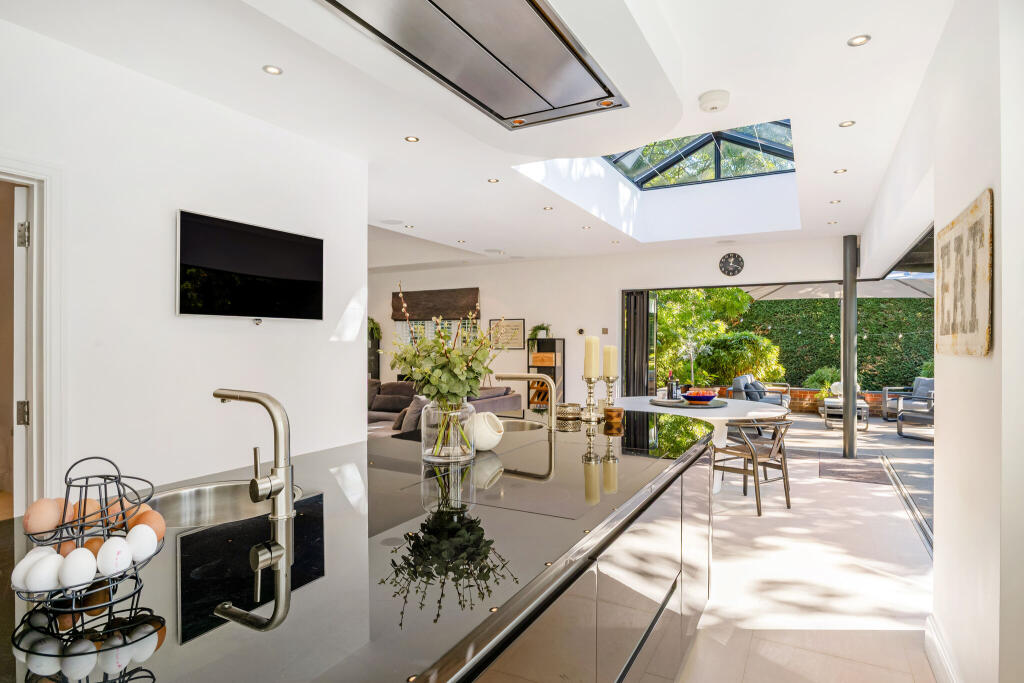 House in Slough - View 5