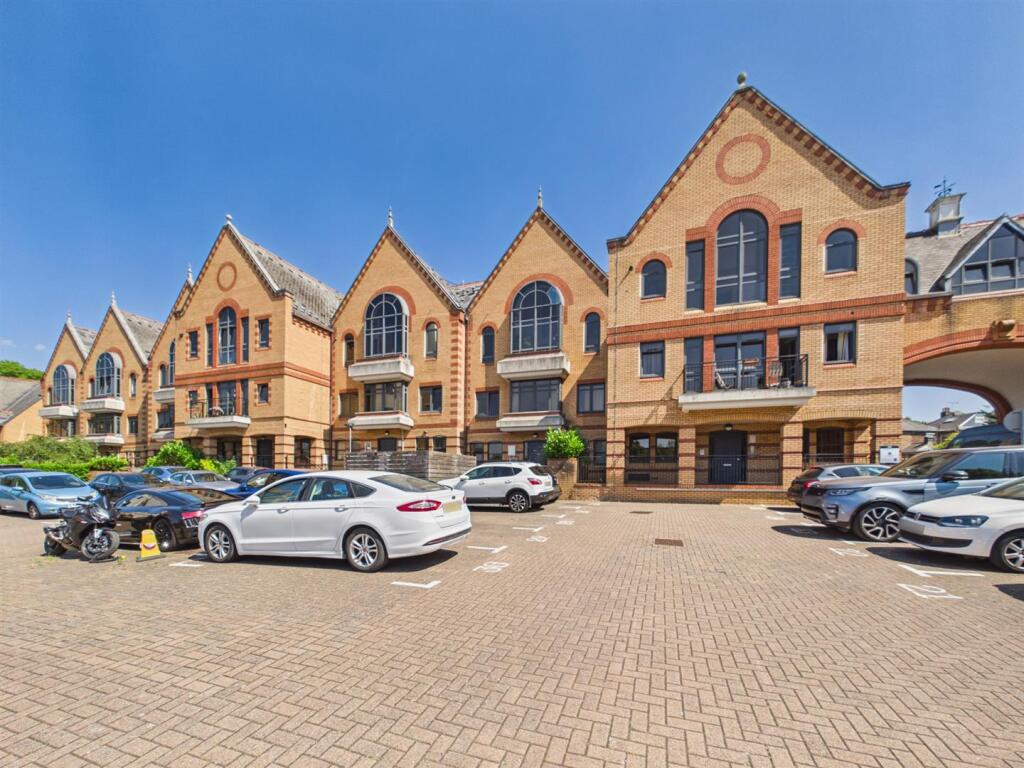 Main image of property: Whyteleafe Hill, Whyteleafe