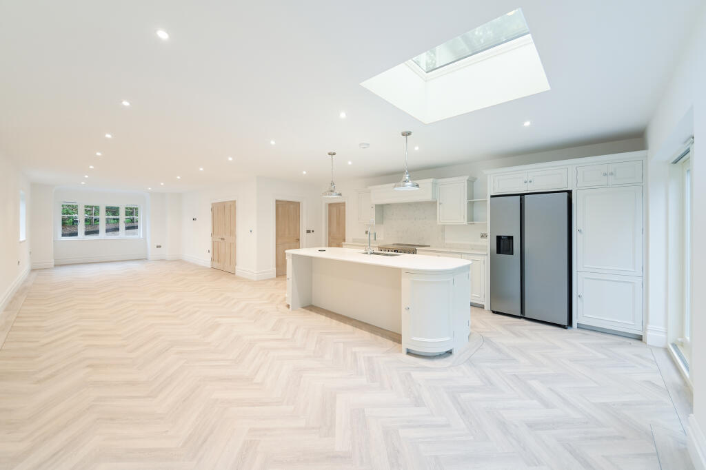 13b, The Avenue, Tadworth, KT20 photo 3