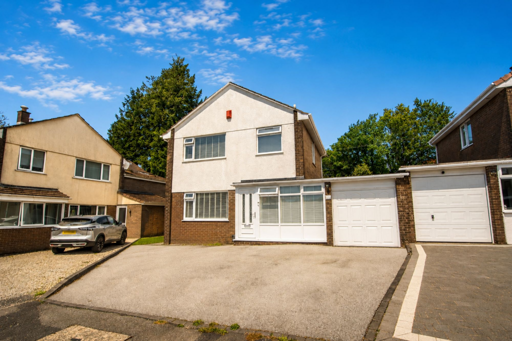 3-bed detached on Barons Road, Dousland, PL20, £375,000