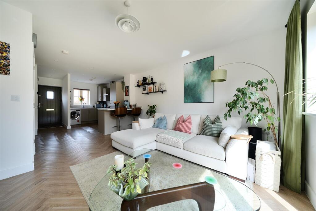 Broadleaf Road, Lutterworth, LE17 photo 2
