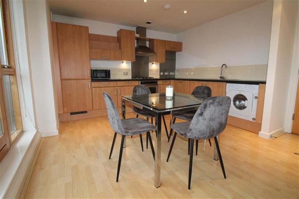 Apartment in Leeds, West Yorkshire - View 5