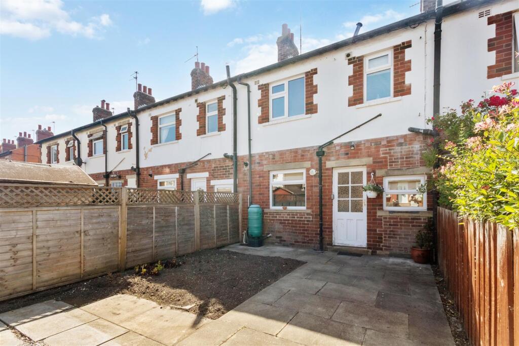 House in Leeds, Upper Henshaw, Henshaw - View 2