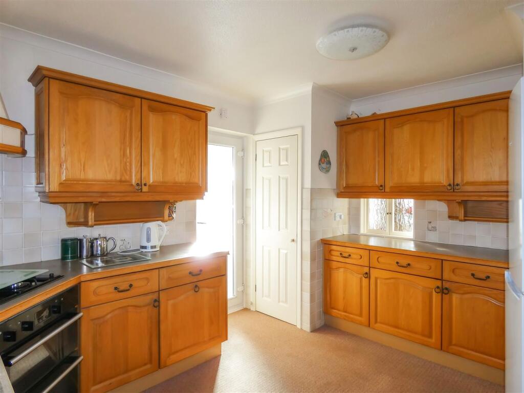 Willow Avenue, Rustington - View 4