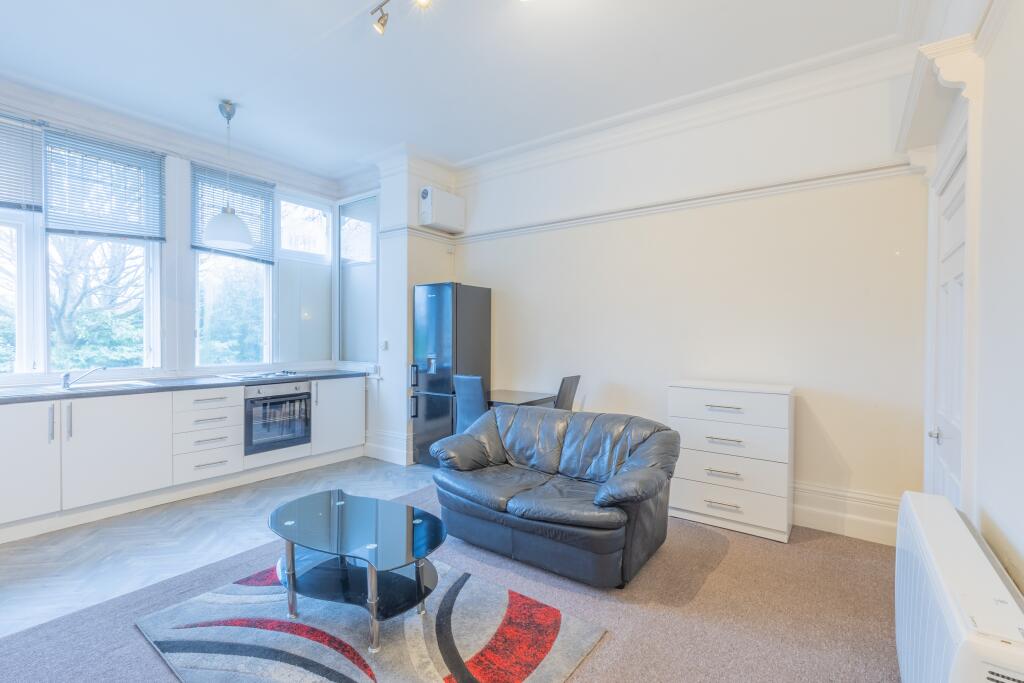 Apartment in Leeds, Gledhow Park, Chapeltown - View 3