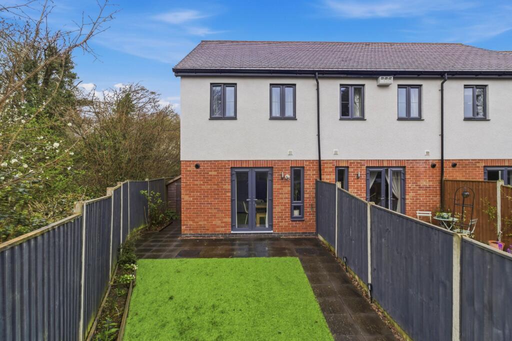 Buzzard Crescent, Malvern, WR14 photo 3