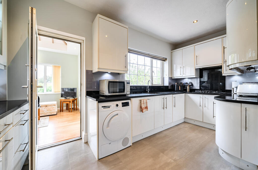 House in Watford, North Watford - View 4