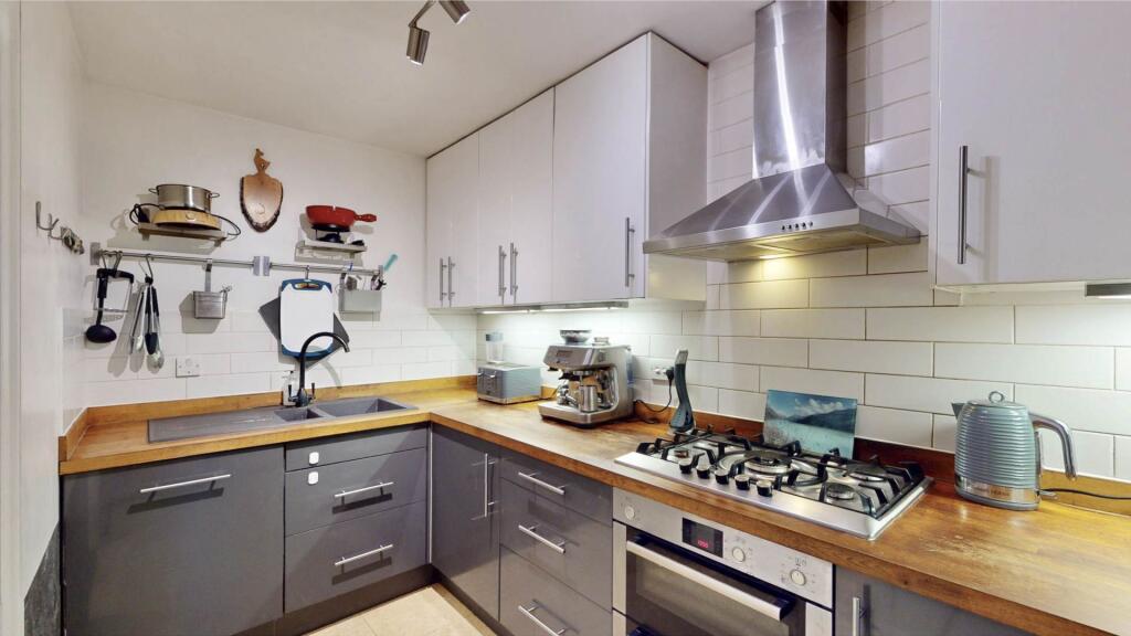 Apartment in London - More