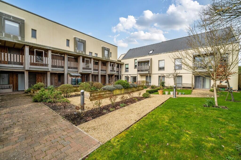 Apartment in Gloucester - View 5