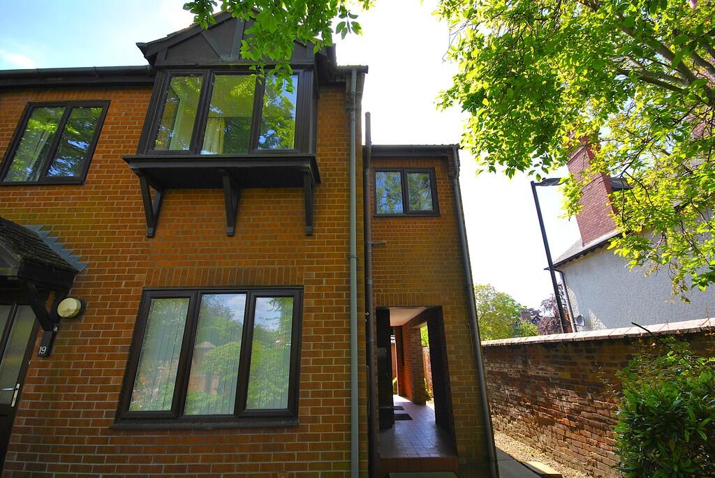 Axholme Court, Doncaster photo 2