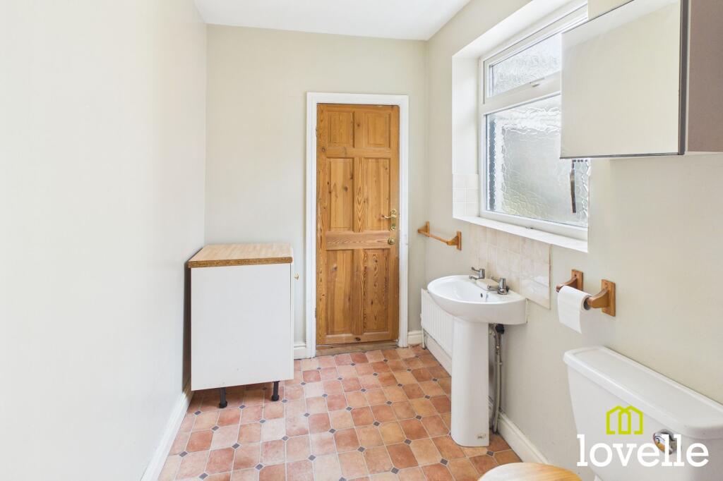 House in Hull - View 4