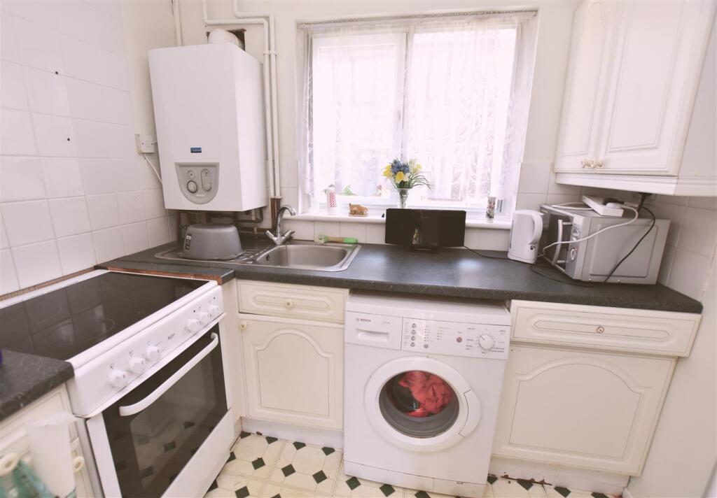 Berry Vale, South Woodham Ferrers photo 3