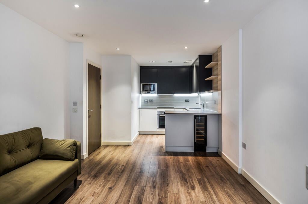Main image of property: Devan Grove, London, N4