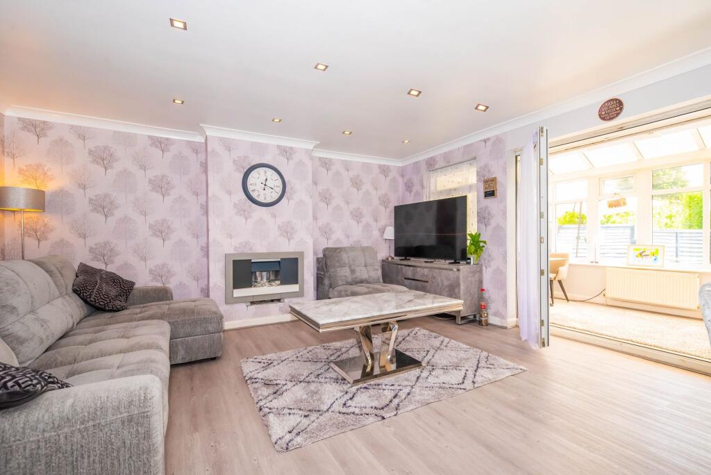 House in Rushmoor, Farnborough - View 2