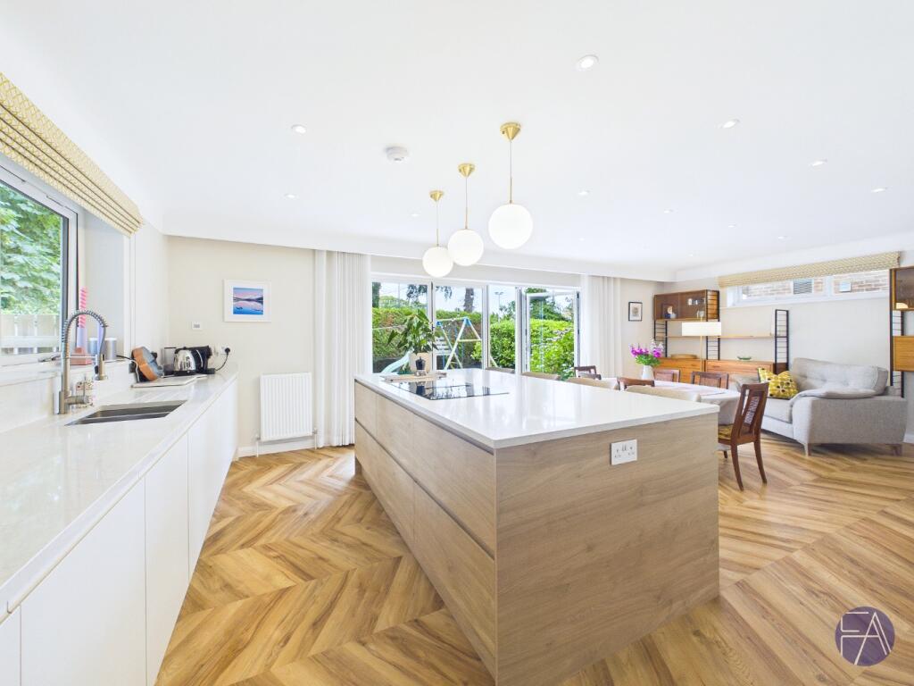 House in Sefton, Freshfield, Formby - More