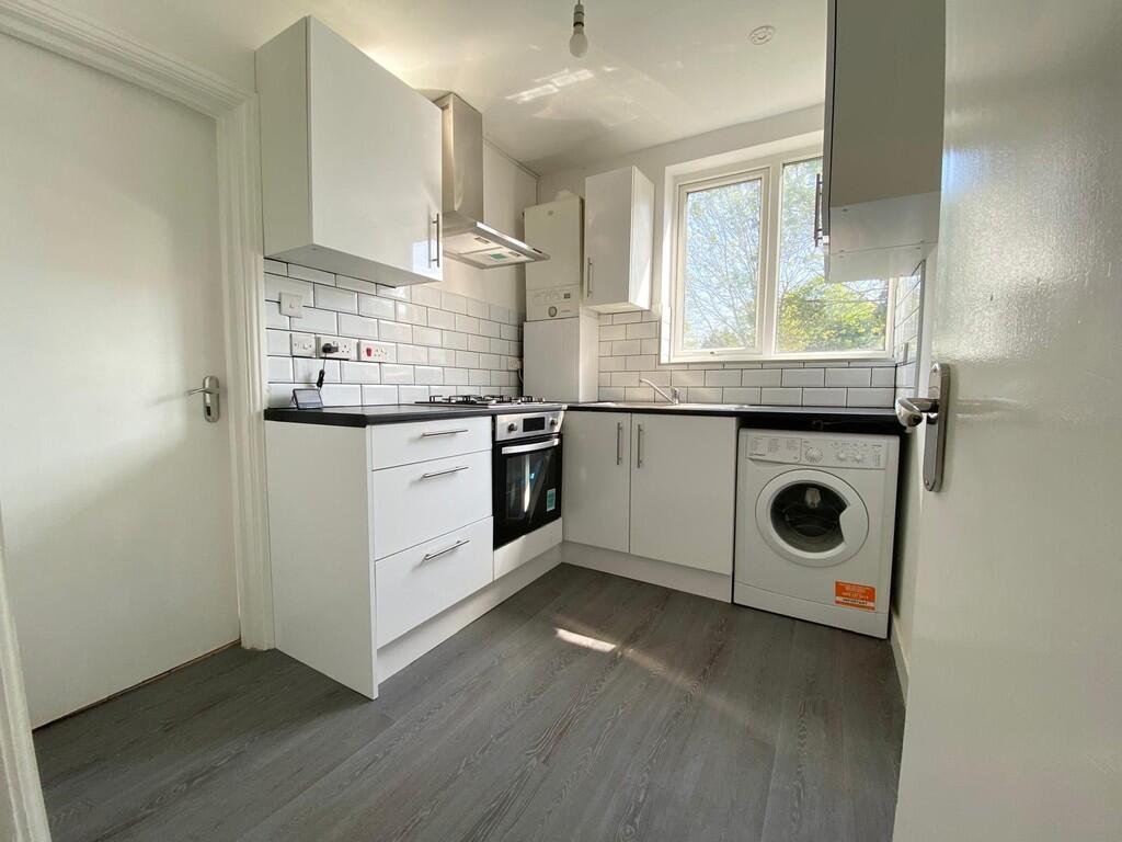 2-bed flat on Vicarage Road, Tottenham, London, N17, £375,000