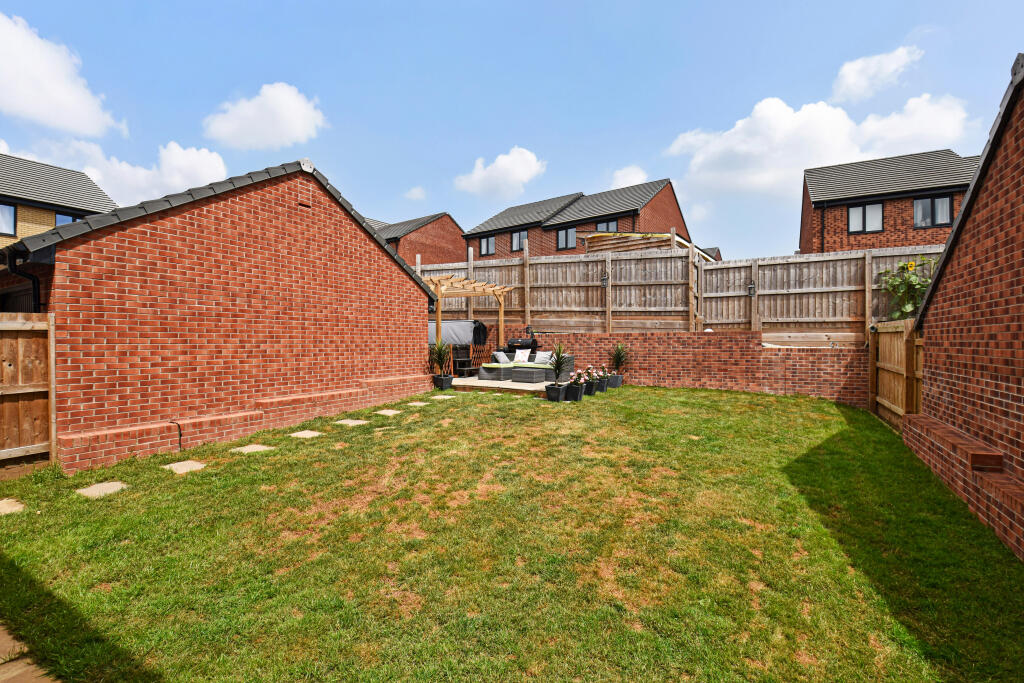 Elizabeth Road, Cullompton, EX15 photo 4