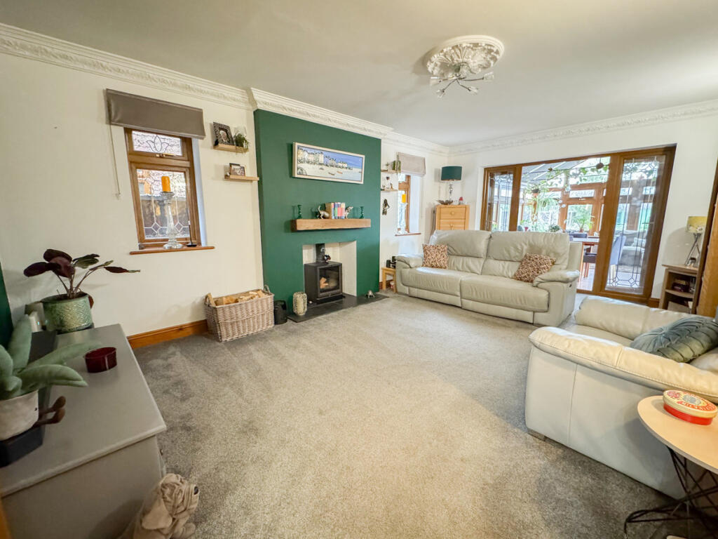 Canewdon View Road, Rochford, SS4 3 photo 3