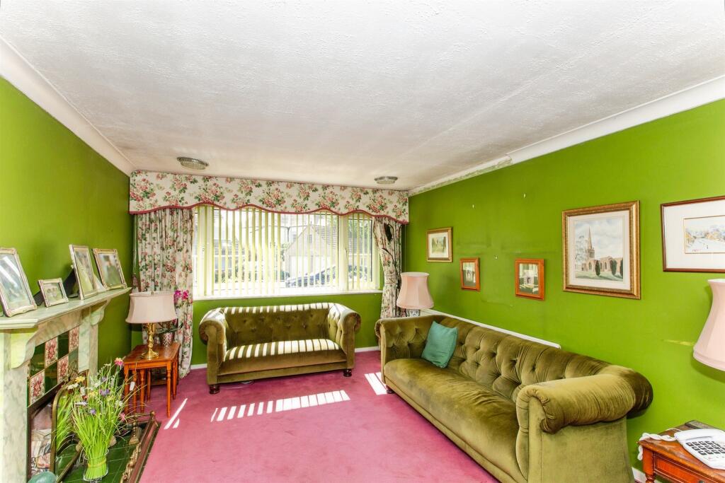 House in Northampton, Islip - View 2