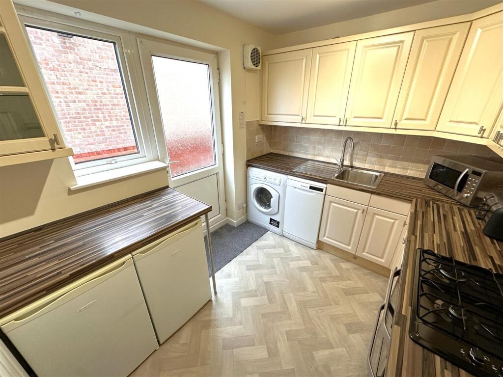 House in Newark and Sherwood, New Balderton, Balderton - View 4
