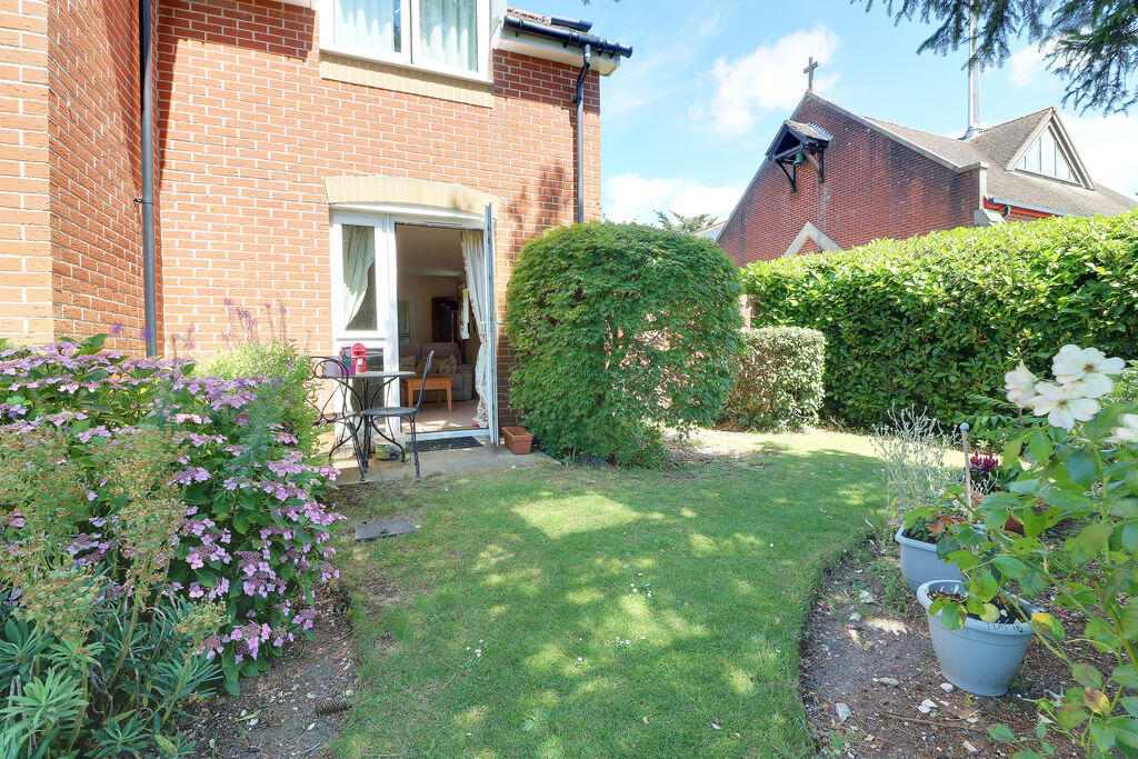 Padnell Road, Cowplain, Waterlooville - View 4