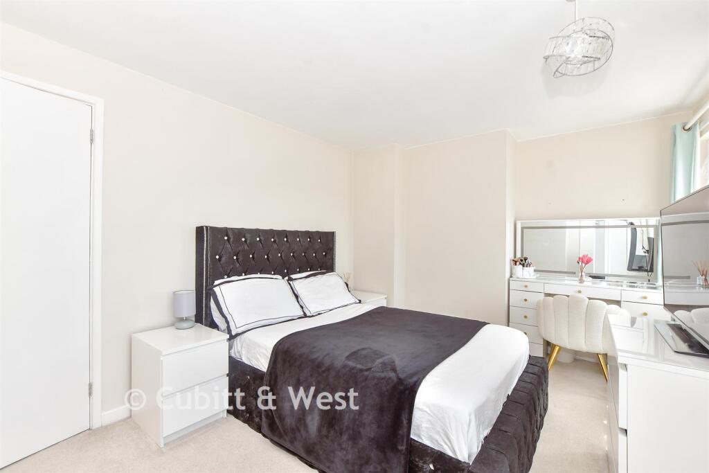 House in Havant, Bedhampton - More
