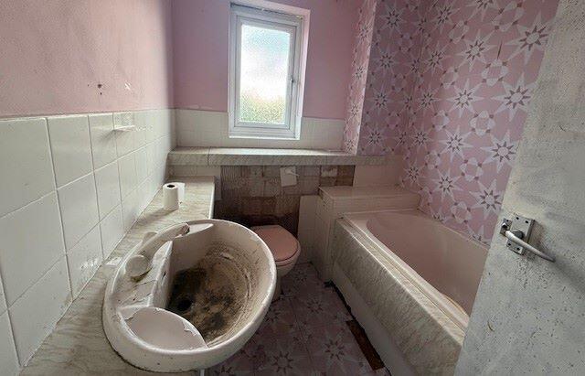35 Beverley Drive, Kirby Cross, Frinton-on-Sea, Essex, CO13 0UE photo 3