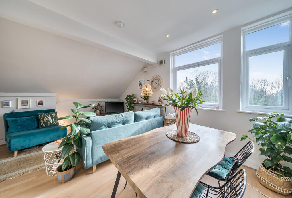 Main image of property: Streatham Common North, London, SW16