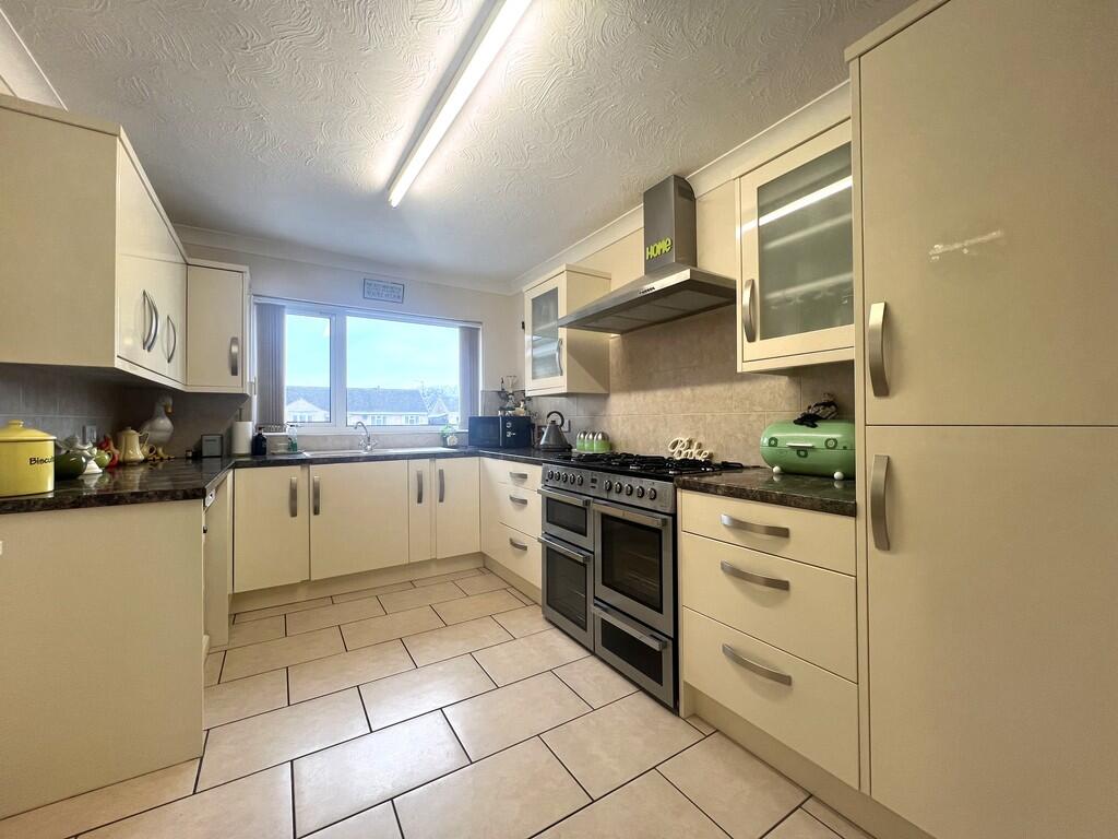 Horsegate Gardens, Chatteris, Cambs., PE16 6NH photo 3